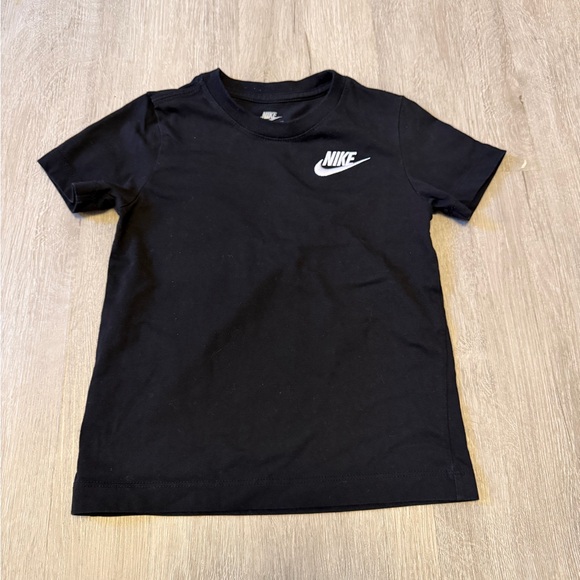 Nike Tee And Shorts Set Sz 5T - Picture 4 of 7